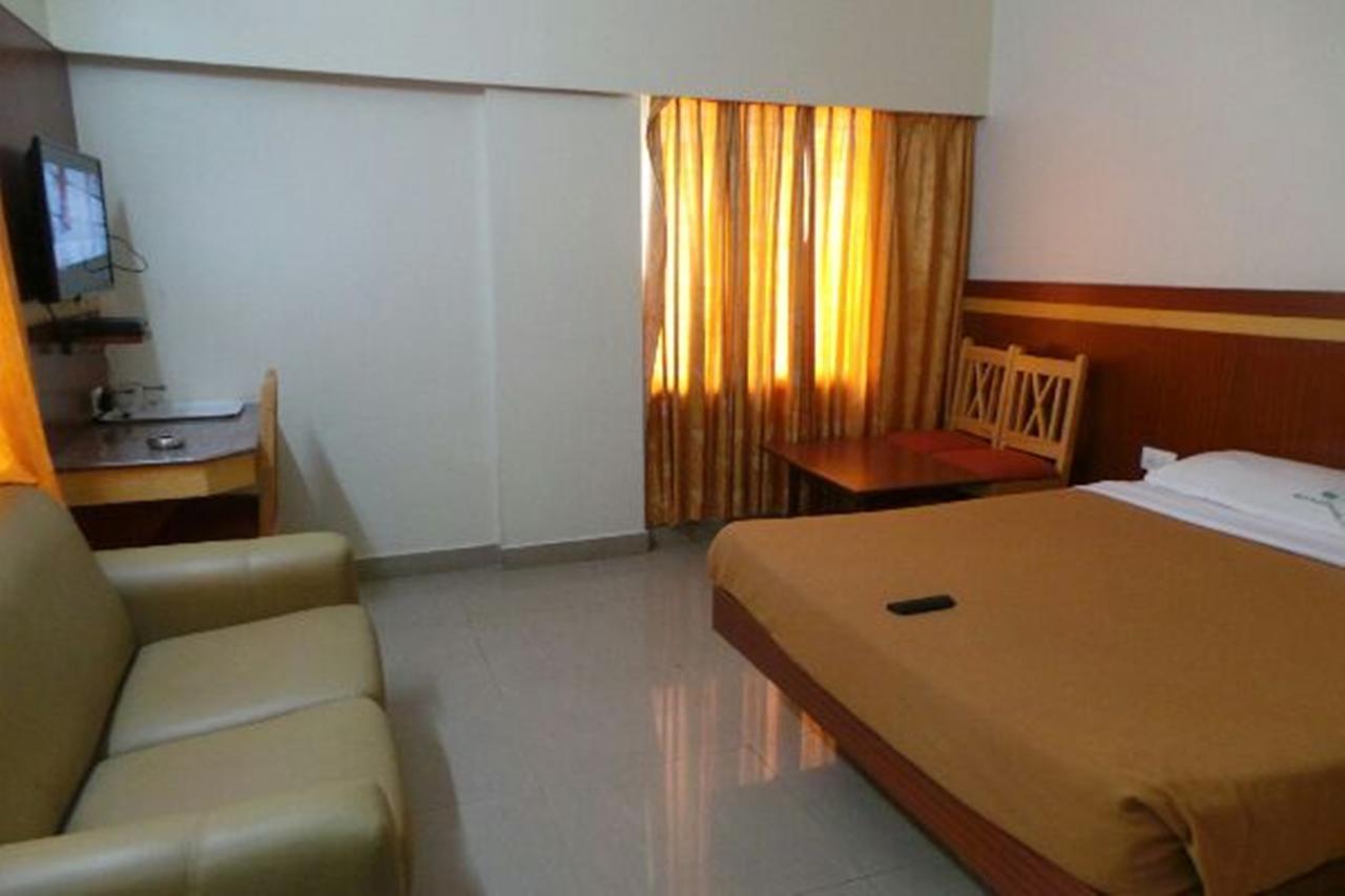 Mlc Gateway Deluxe Inn 벵갈루루 외부 사진